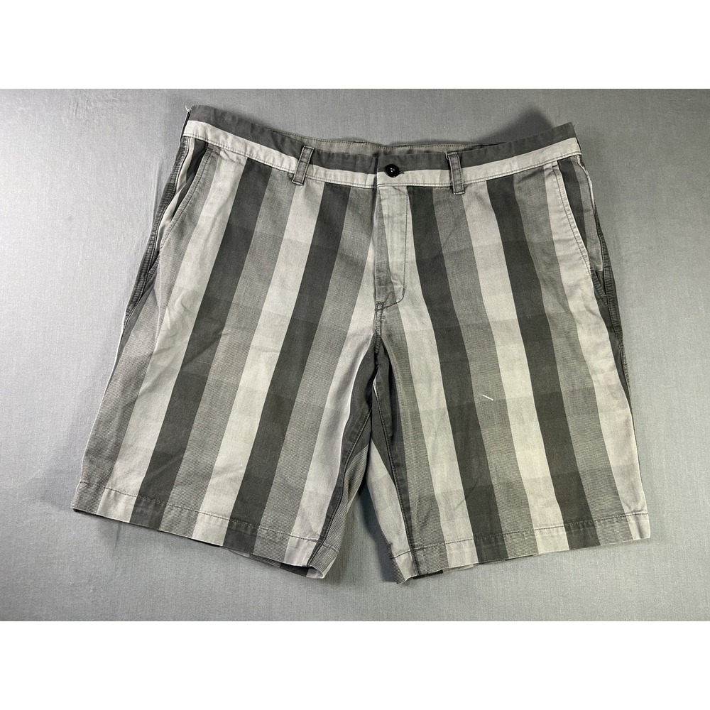 The North Face Shorts Mens 34 Gray Black Stripe Chino Cotton Blend Golf 40x10